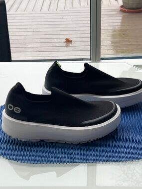OOFOS Black Slip-On Platform Clogs with White Midsole